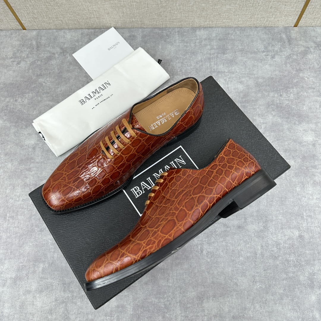 💋💍巴尔.曼新品  全新男士光面正装🤵皮鞋，采用进口牛皮压鳄鱼🐊纹制成，经典大尖头光面设计 内里水染小牛