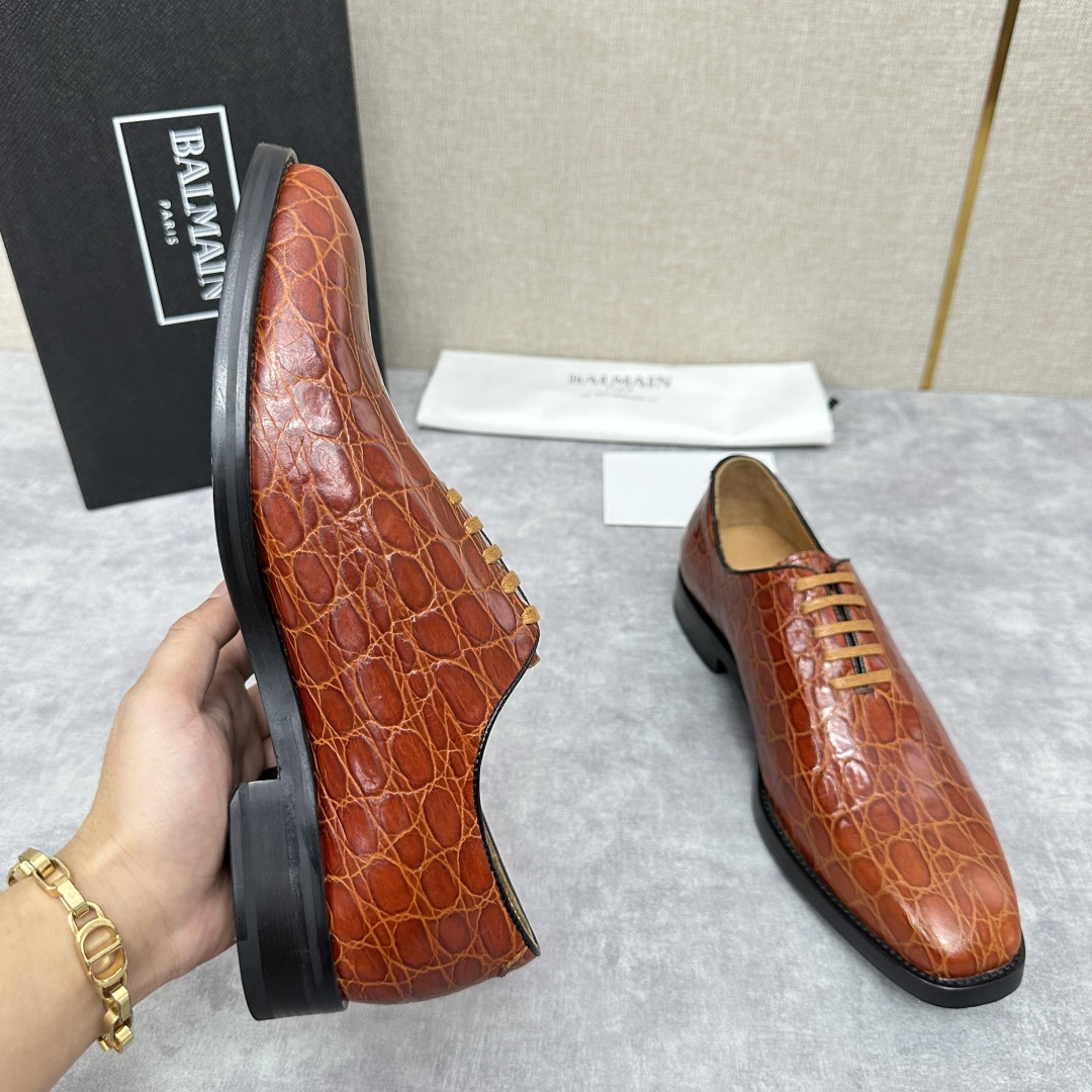 💋💍巴尔.曼新品  全新男士光面正装🤵皮鞋，采用进口牛皮压鳄鱼🐊纹制成，经典大尖头光面设计 内里水染小牛
