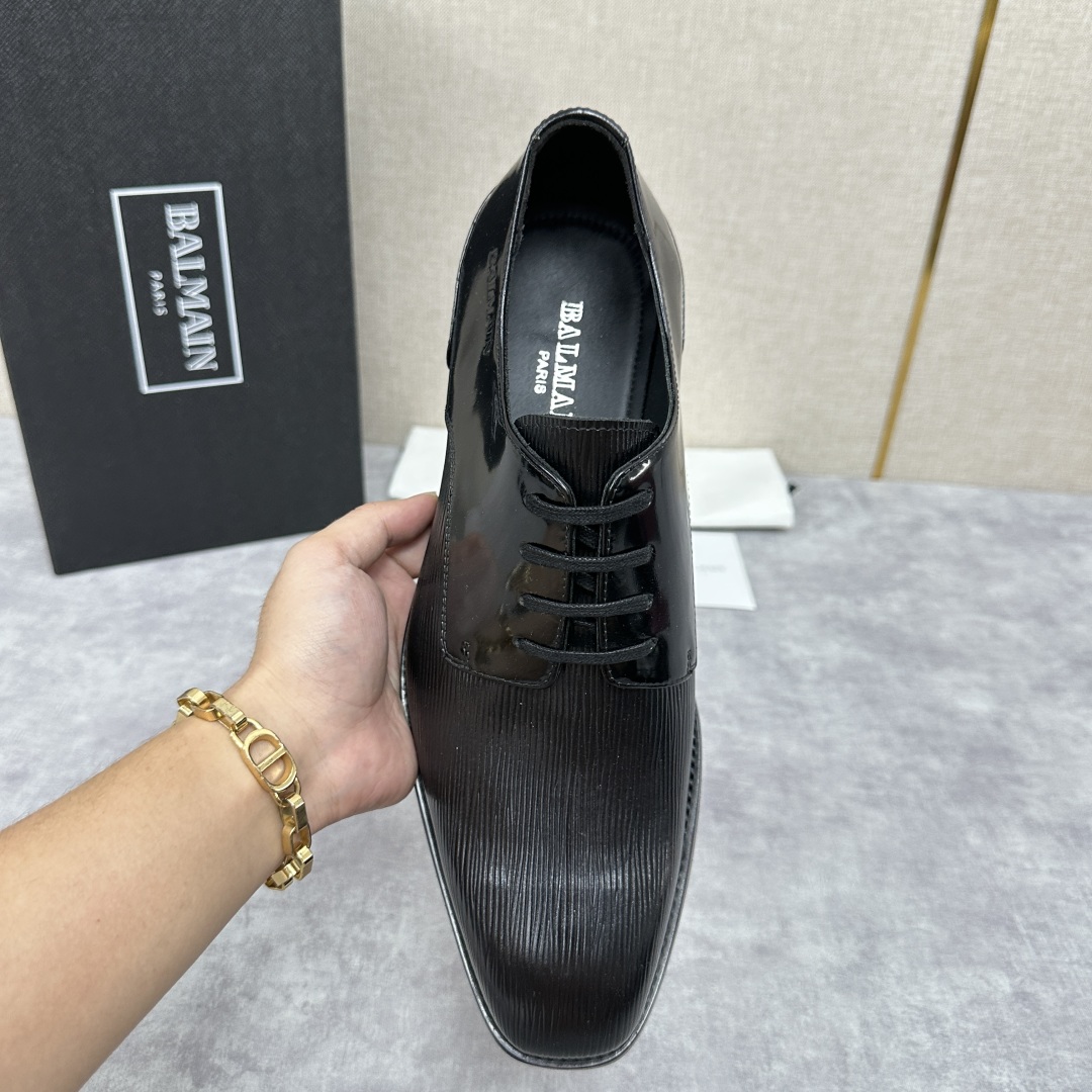 💋💍巴尔.曼新品  全新男士光面正装🤵皮鞋，采用进口水波纹牛皮拼接翻毛皮，开边珠制成，经典大尖头光面设计