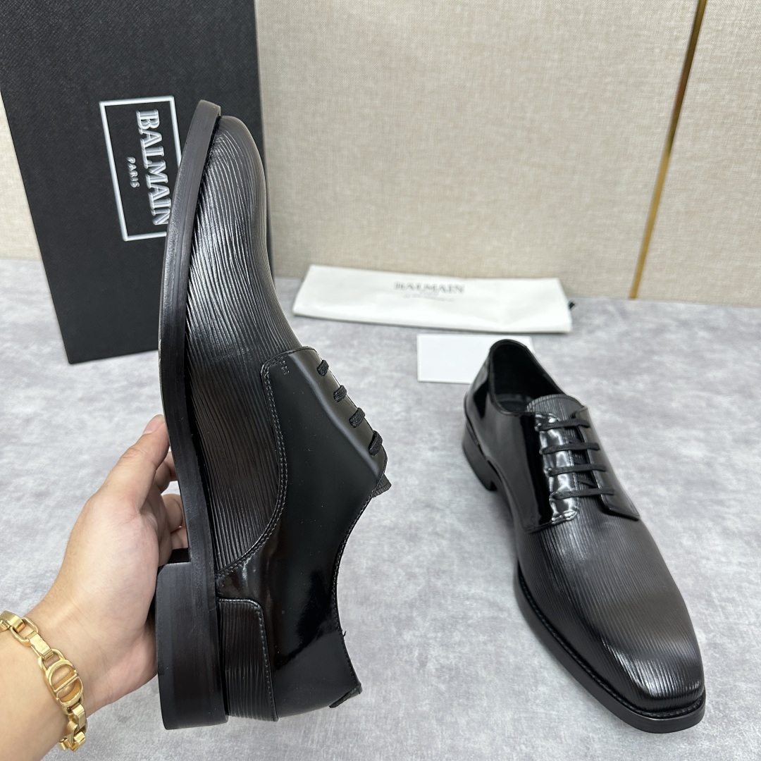 💋💍巴尔.曼新品  全新男士光面正装🤵皮鞋，采用进口水波纹牛皮拼接翻毛皮，开边珠制成，经典大尖头光面设计
