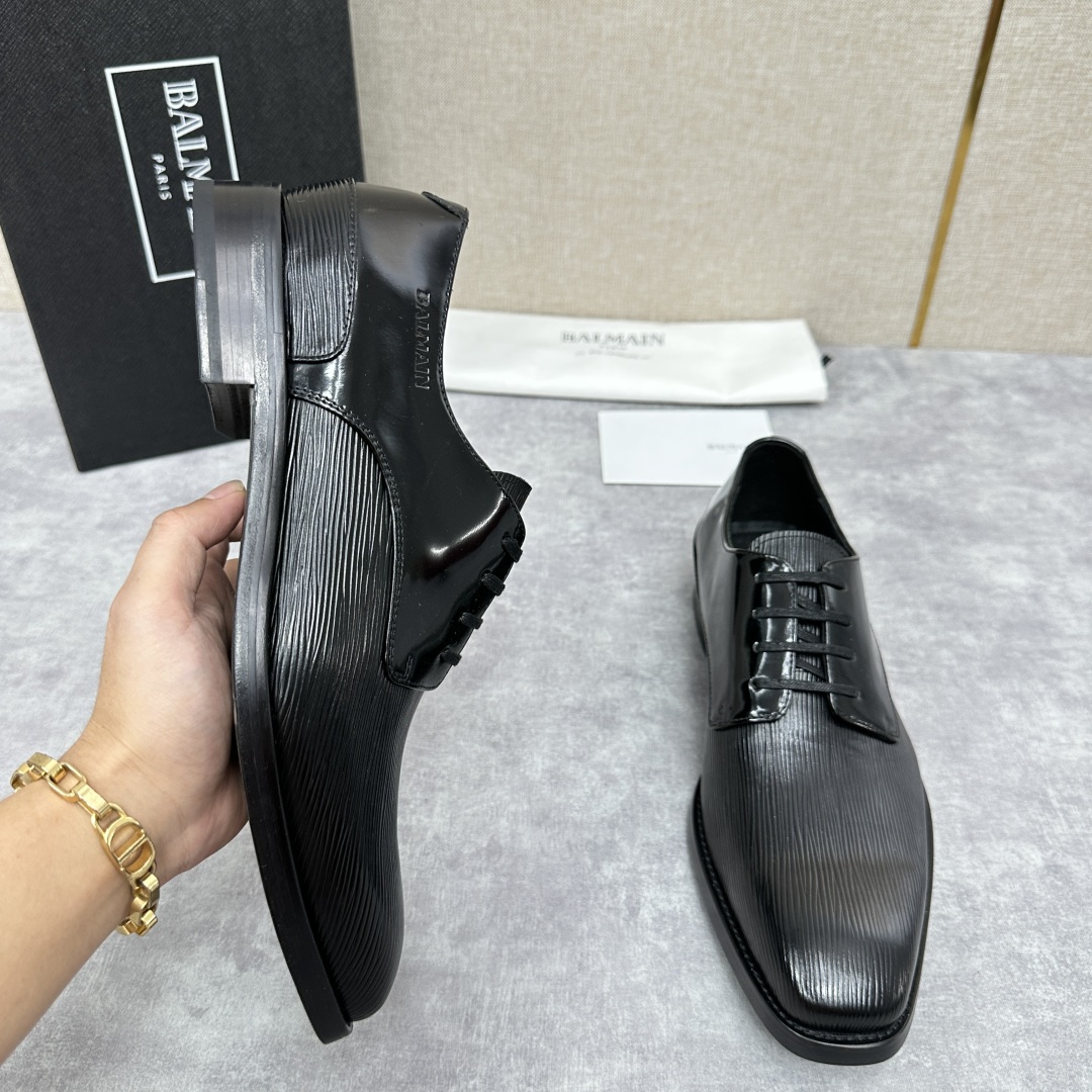 💋💍巴尔.曼新品  全新男士光面正装🤵皮鞋，采用进口水波纹牛皮拼接翻毛皮，开边珠制成，经典大尖头光面设计