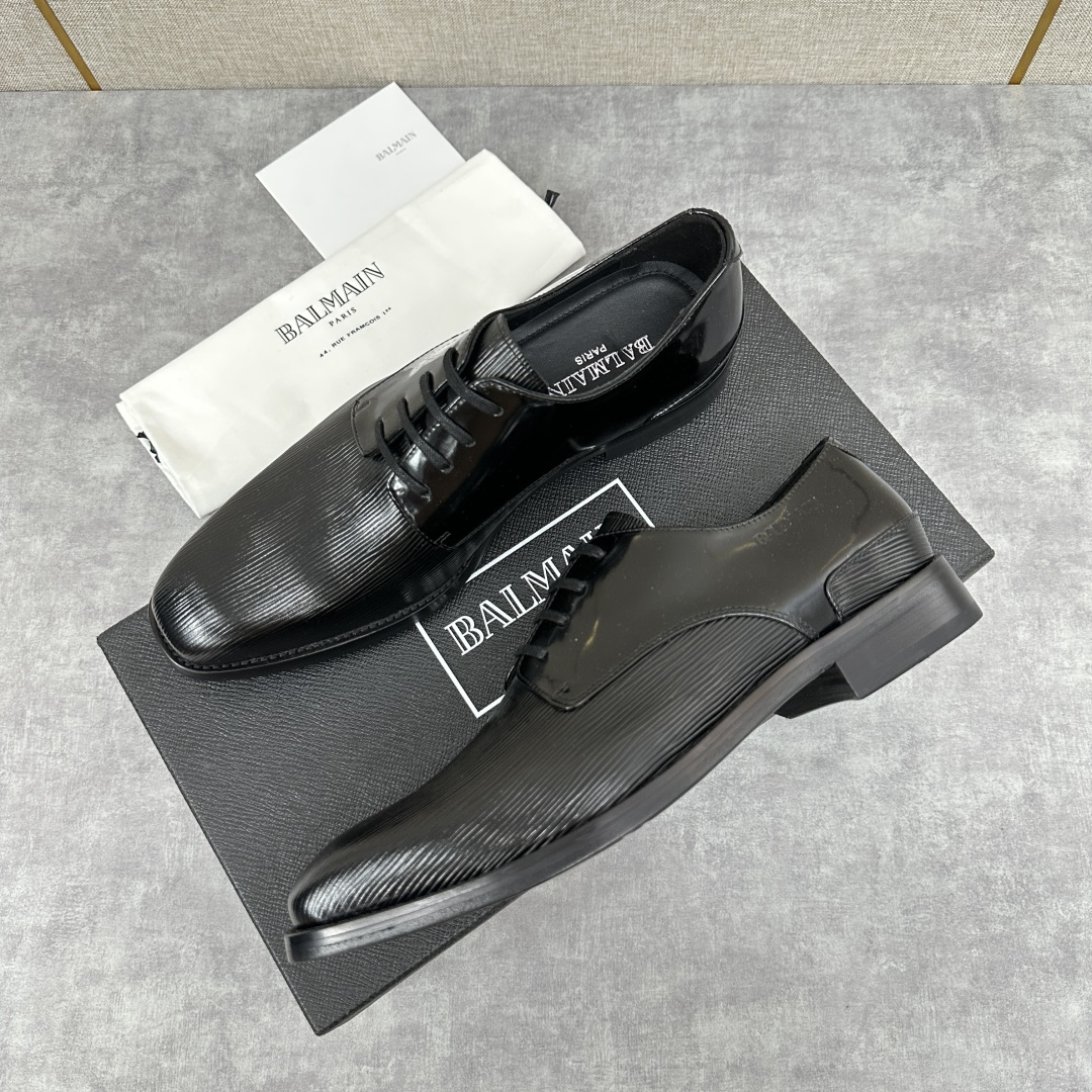 💋💍巴尔.曼新品  全新男士光面正装🤵皮鞋，采用进口水波纹牛皮拼接翻毛皮，开边珠制成，经典大尖头光面设计