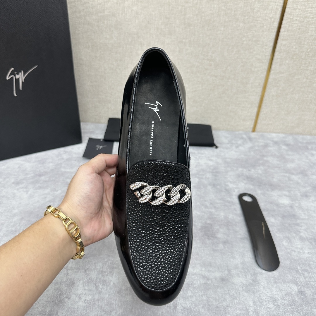 💋💍GZ家新品 Giusepp*Zanotti(GZ/朱塞佩.萨诺第)
GZ一经问世便以自己独特的
