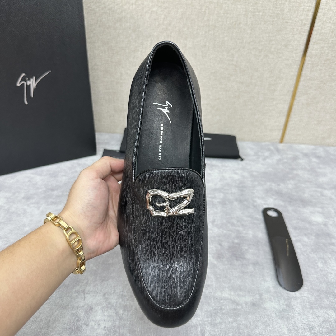 💋💍GZ家新品 Giusepp*Zanotti(GZ/朱塞佩.萨诺第)
GZ一经问世便以自己独特的