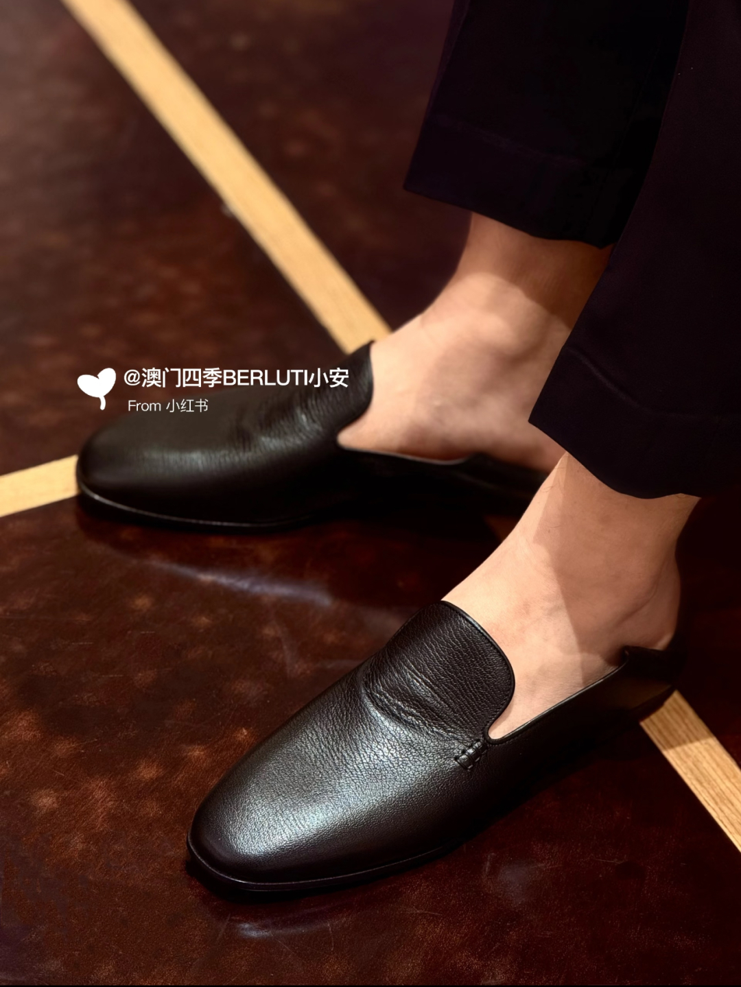 💋💍新品布鲁-提#Escale#山羊皮乐福鞋皮拖鞋，一鞋两穿设计，胎山羊皮🐐可折叠后跟，纯皮胚改色，侧面