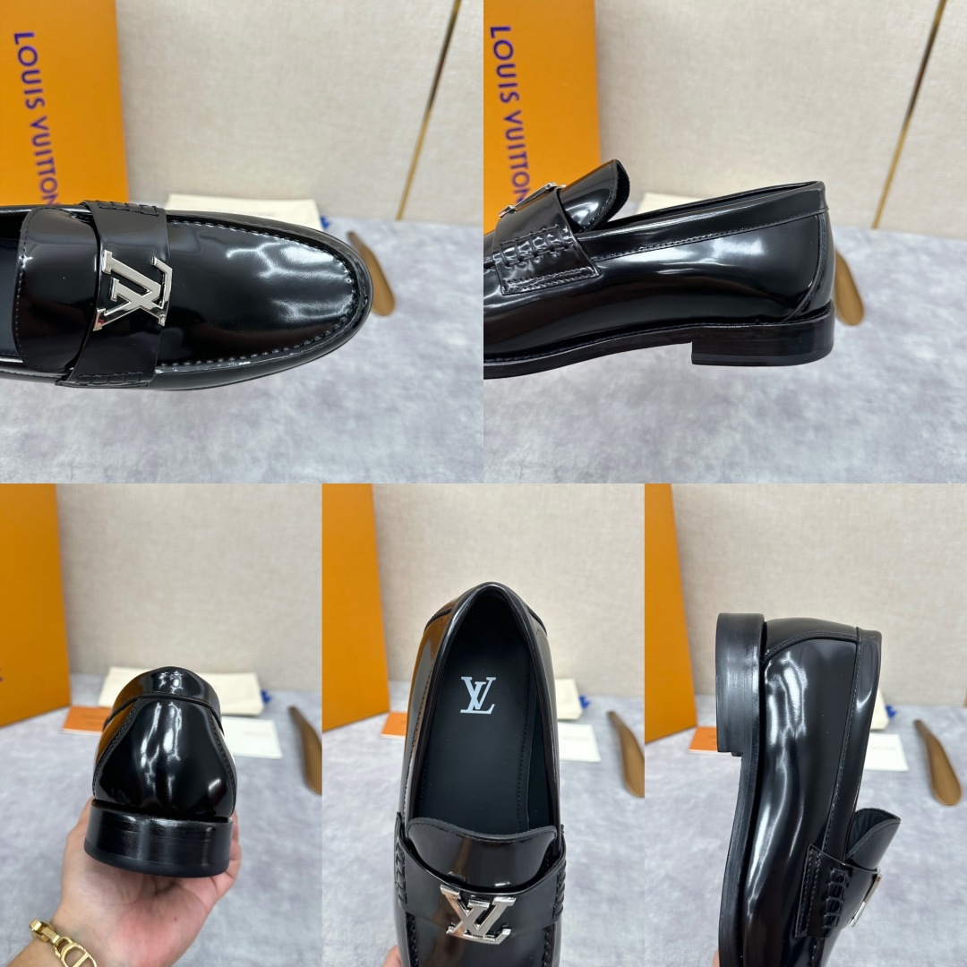 💋💍L家 新品乐福鞋上架  Major便鞋作为路易～的一大经典设计在此借助经典的帆布图纹全新亮相。采用进
