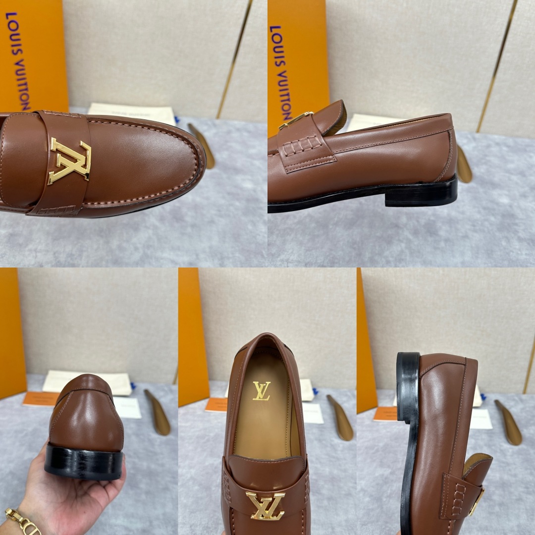 💋💍L家 新品乐福鞋上架  Major便鞋作为路易～的一大经典设计在此借助经典的帆布图纹全新亮相。采用进