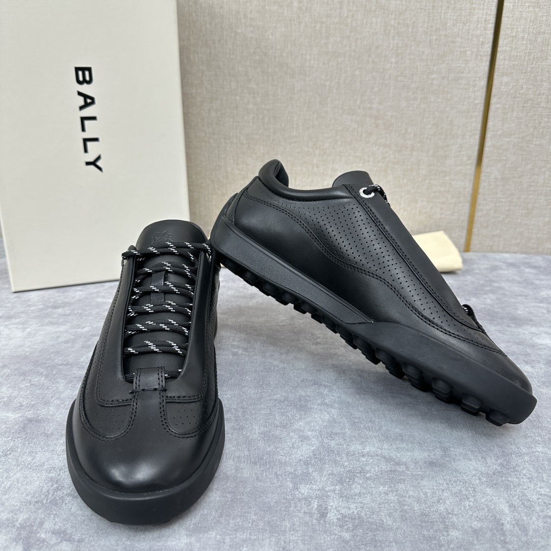 💋💍BL家 新款 巴-利 多功能运动鞋 新款德训登山鞋，户外铆钉大底， 羊皮拼接牛皮打造  冲孔鞋面，鞋
