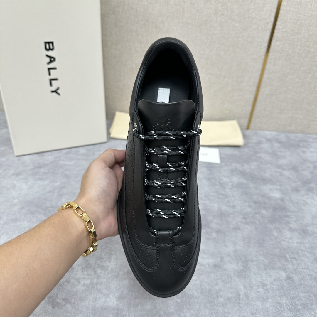 💋💍BL家 新款 巴-利 多功能运动鞋 新款德训登山鞋，户外铆钉大底， 羊皮拼接牛皮打造  冲孔鞋面，鞋
