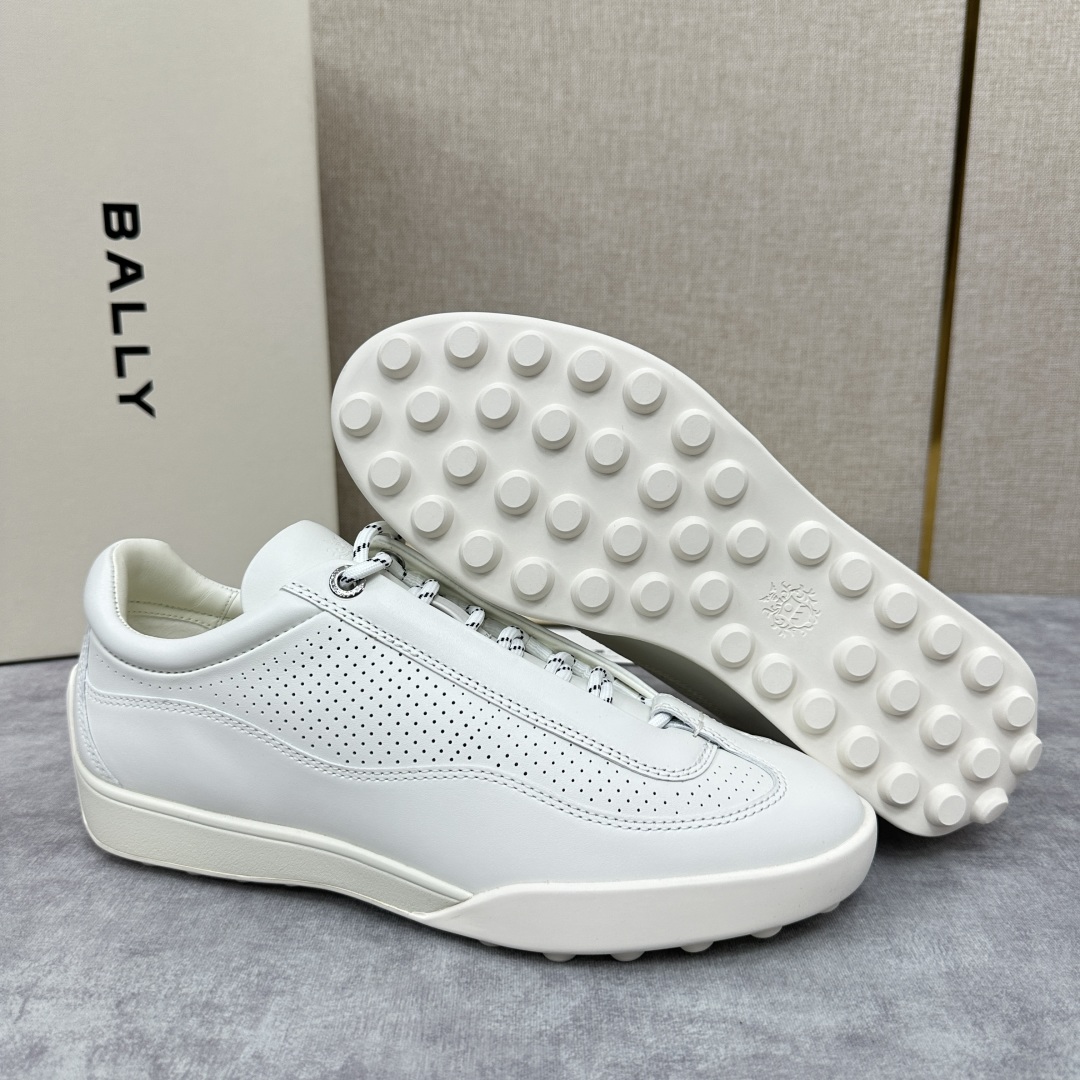 💋💍BL家 新款 巴-利 多功能运动鞋 新款德训登山鞋，户外铆钉大底， 羊皮拼接牛皮打造  冲孔鞋面，鞋