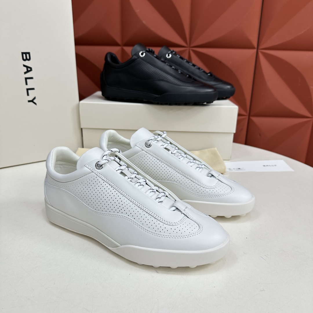 💋💍BL家 新款 巴-利 多功能运动鞋 新款德训登山鞋，户外铆钉大底， 羊皮拼接牛皮打造  冲孔鞋面，鞋