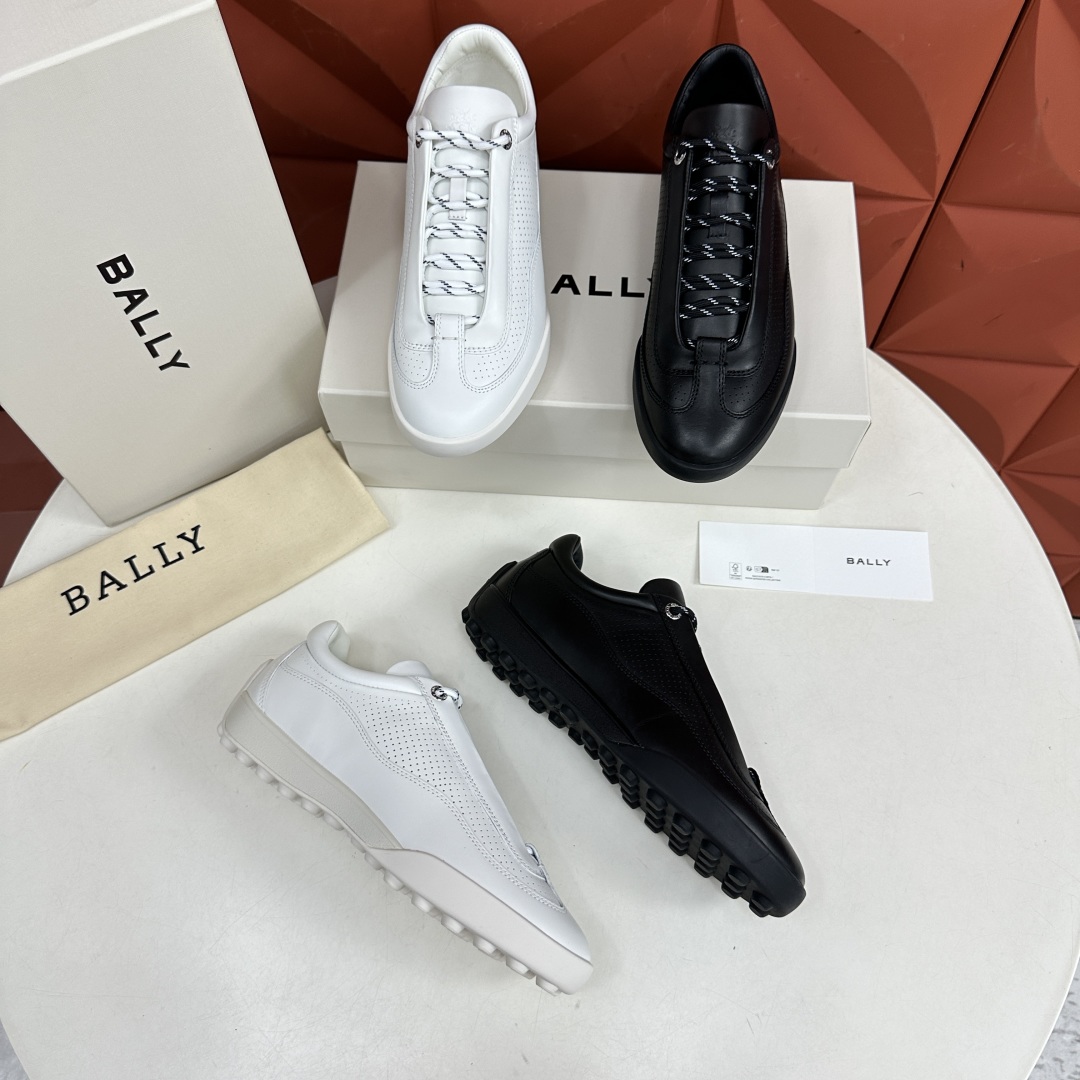💋💍BL家 新款 巴-利 多功能运动鞋 新款德训登山鞋，户外铆钉大底， 羊皮拼接牛皮打造  冲孔鞋面，鞋