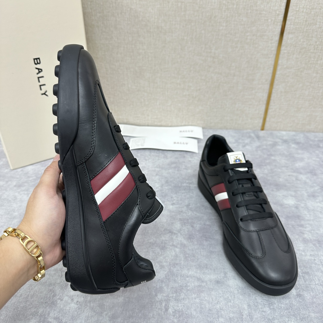 💋💍BL家 新款 巴-利 多功能运动鞋 新款德训登山鞋，户外铆钉大底， 羊皮拼接牛皮打造  冲孔鞋面，鞋