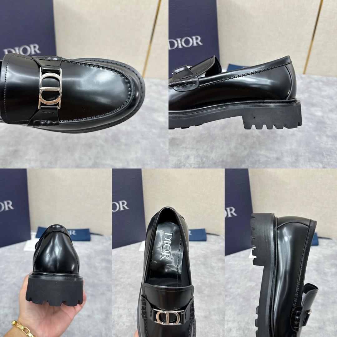 💋💍CD家 迪～奥 男士 新品  厚底乐福鞋皮鞋  采用进口开边珠亮皮打造  手工缝制鞋面搭配五金扣  