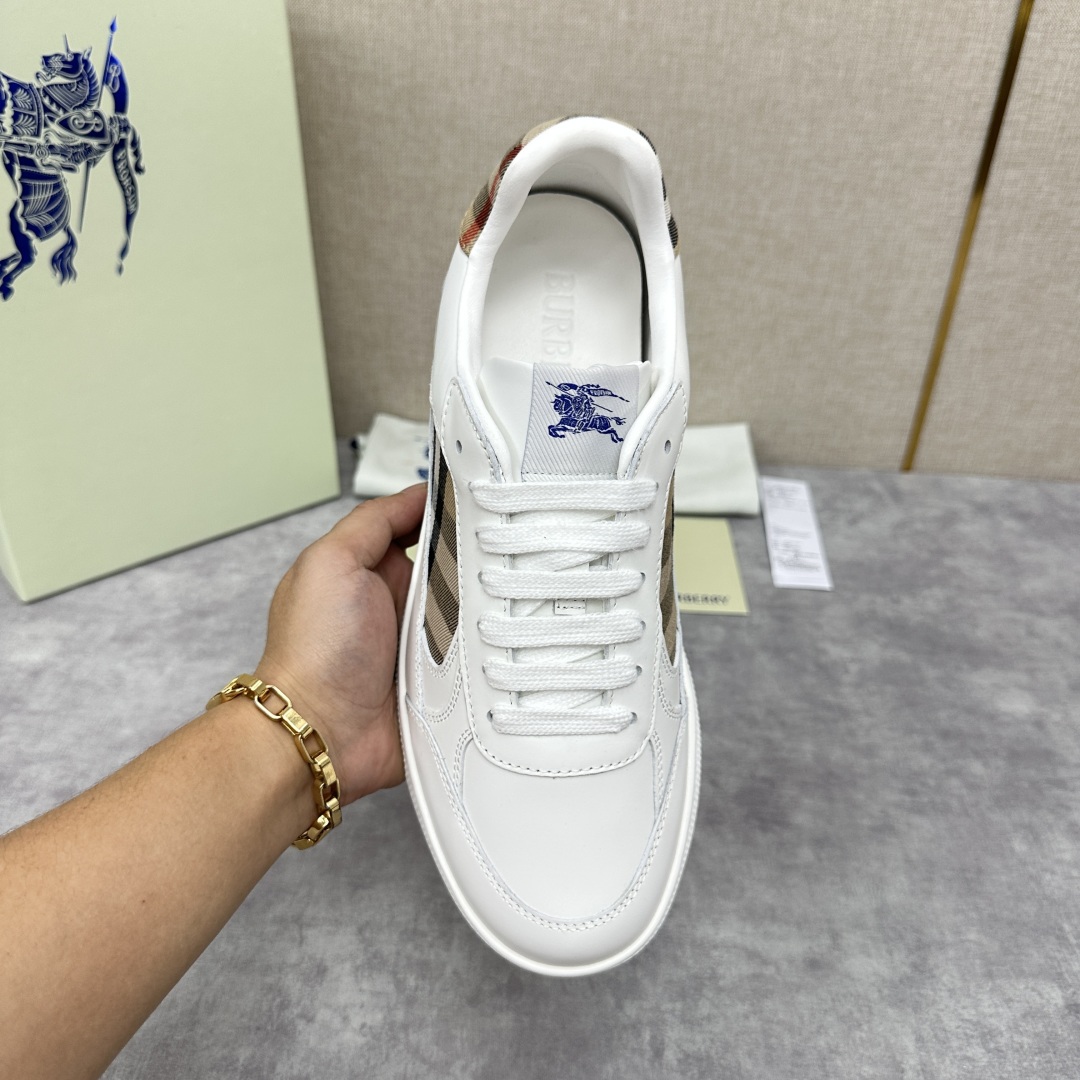 💋💍B家新品  情侣款💑 Burber*y  巴宝-莉 格纹运动鞋板鞋     经典与潮流的碰撞💥  当
