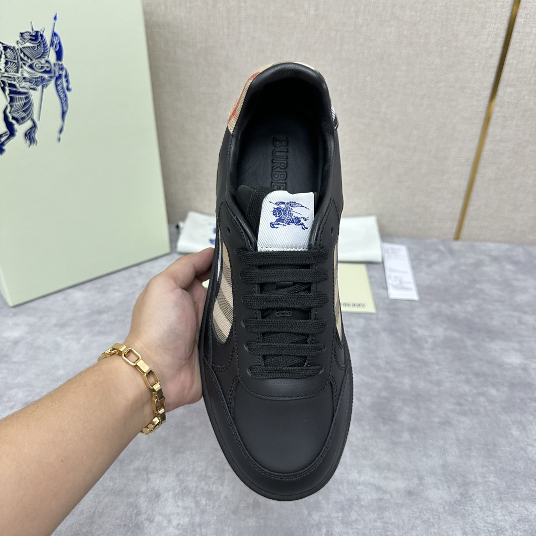 💋💍B家新品  情侣款💑 Burber*y  巴宝-莉 格纹运动鞋板鞋     经典与潮流的碰撞💥  当