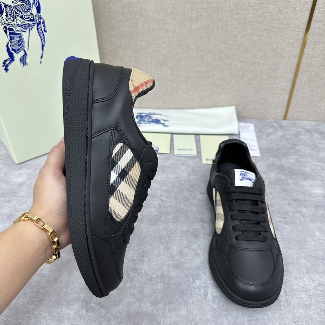 💋💍B家新品  情侣款💑 Burber*y  巴宝-莉 格纹运动鞋板鞋     经典与潮流的碰撞💥  当