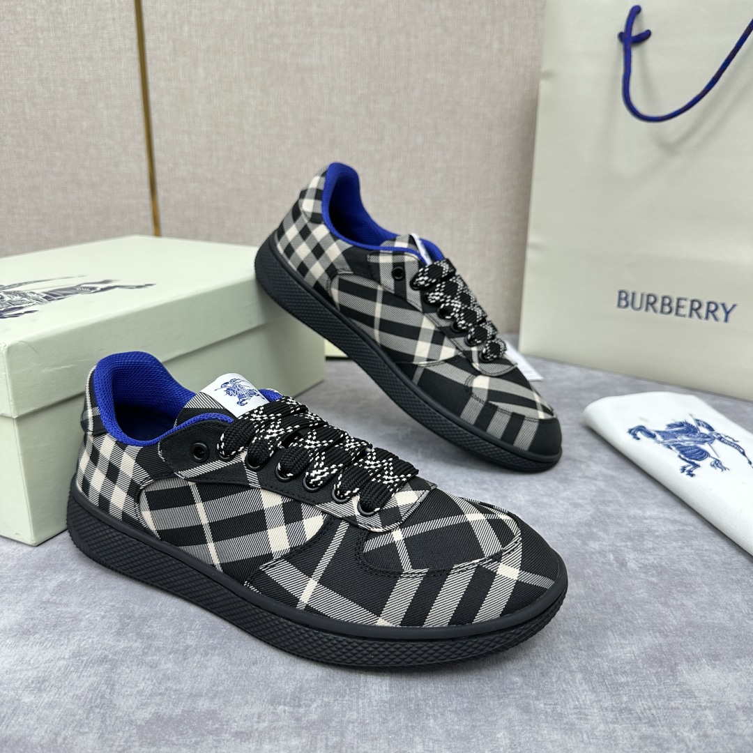 💋💍B家新品  情侣款💑 Burber*y  巴宝-莉 格纹运动鞋板鞋     经典与潮流的碰撞💥  当
