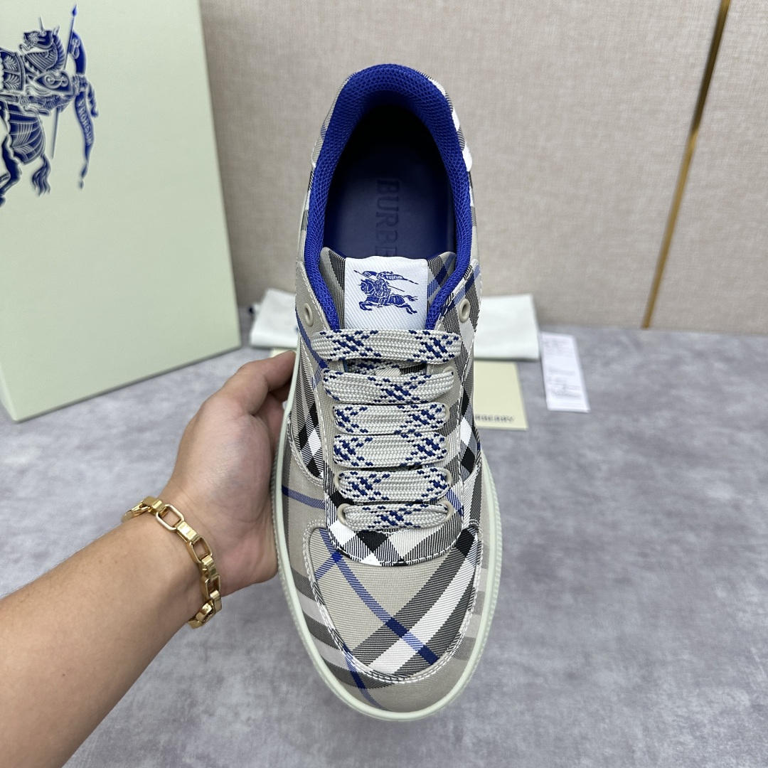 💋💍B家新品  情侣款💑 Burber*y  巴宝-莉 格纹运动鞋板鞋     经典与潮流的碰撞💥  当