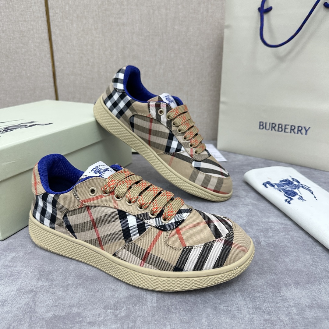 💋💍B家新品  情侣款💑 Burber*y  巴宝-莉 格纹运动鞋板鞋     经典与潮流的碰撞💥  当