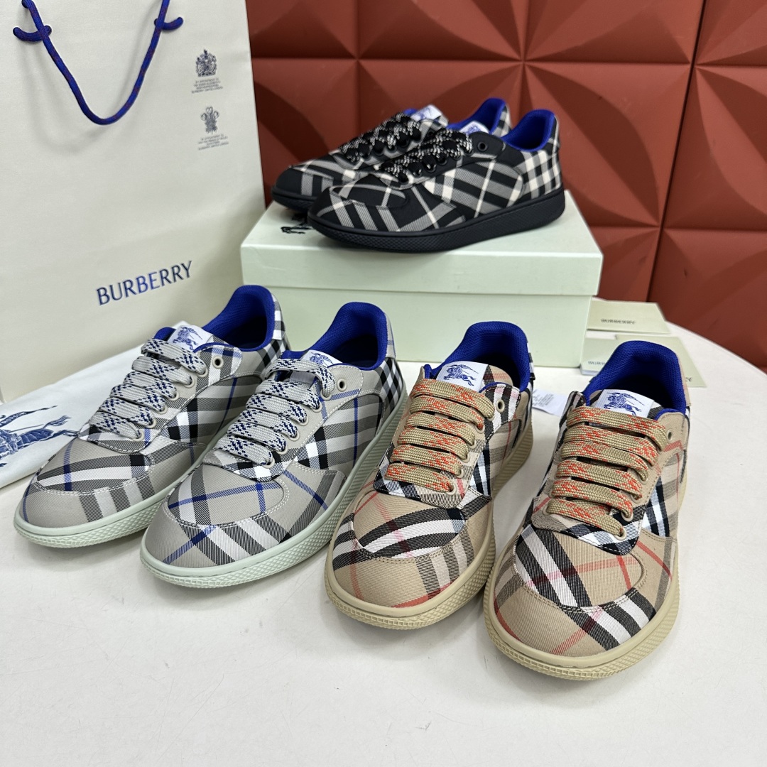 💋💍B家新品  情侣款💑 Burber*y  巴宝-莉 格纹运动鞋板鞋     经典与潮流的碰撞💥  当