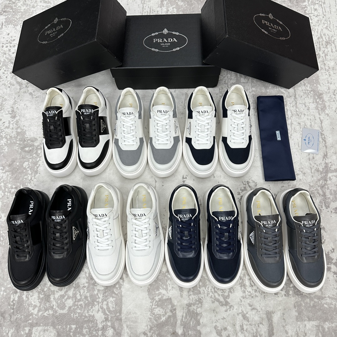 NO:353947,P Home Latest thick-soled casual sneakers Calf leather material spliced ​​mesh contrast design Outside triangle Prad* Logo X L lightweight rubber shot Sole approximately 4 cm thick Sole stripes non-slip This cowhide sneaker is neat and has simple lines, which is quite distinctive. The tongue is decorated with a printed hot-print logo, showing the design style. The inner lining is made of all cowhide and has excellent comfort. Standard leather shoes sizes 39-44 (customized for 38.45), prada, sneakers, cowhide19860909P家 最新款厚底休闲运动鞋 小牛皮材质拼接网面撞色设计 外侧三角Prad* 徽标 X L轻质橡胶射出 鞋底约4厘米厚度 鞋底条纹防滑 这款牛皮运动鞋呈利落的设计和简约的线条,颇具特色.鞋舌饰有印刷热印徽标,一展设计格调.内里全牛皮打造 舒适度极好 标准皮鞋码数39-44（38.45定做）,,prada,sneakers,cowhide,Men's shoes