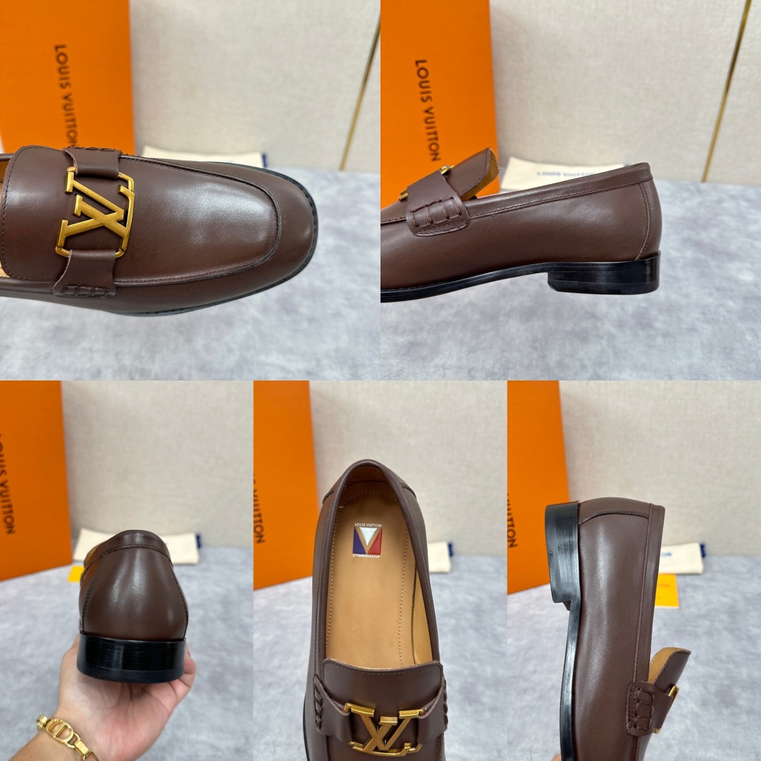 💋💍L家 新品乐福鞋上架  Major便鞋作为路易～的一大经典设计在此借助经典的帆布图纹全新亮相。采用进