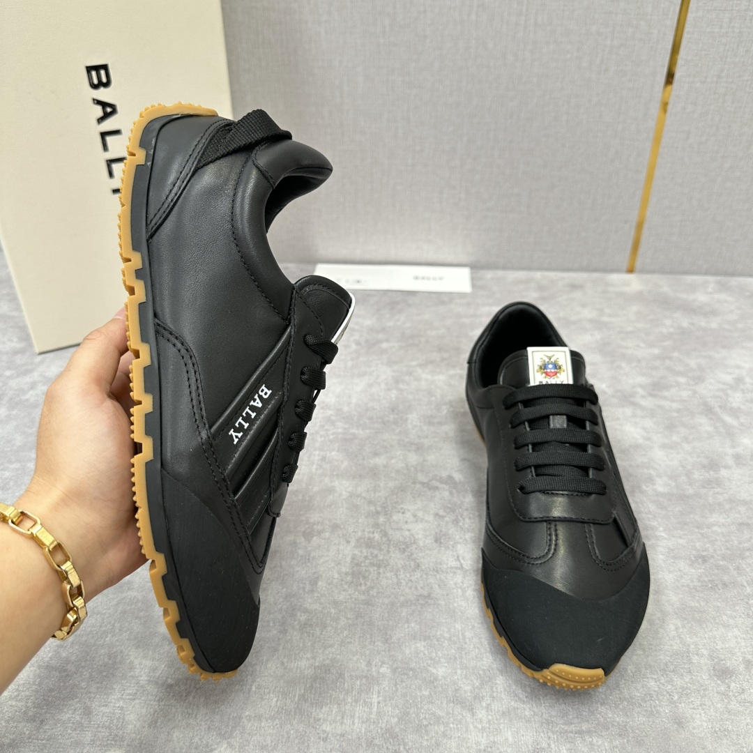💋💍BL新品 Bal*y  巴-利全新登山运动鞋，早于官方款，全新设计轻便运动款式，是该品牌格外一新的设
