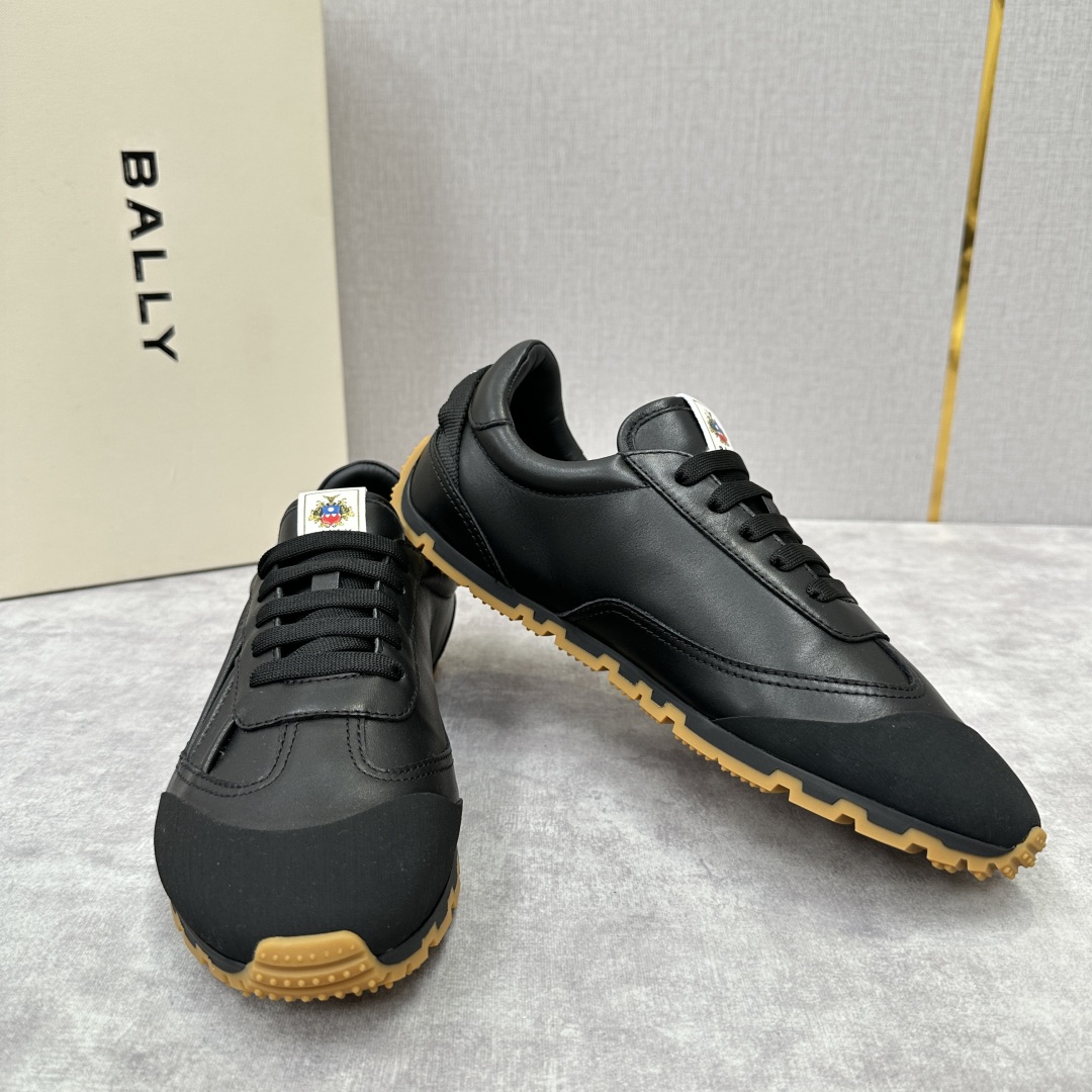 💋💍BL新品 Bal*y  巴-利全新登山运动鞋，早于官方款，全新设计轻便运动款式，是该品牌格外一新的设