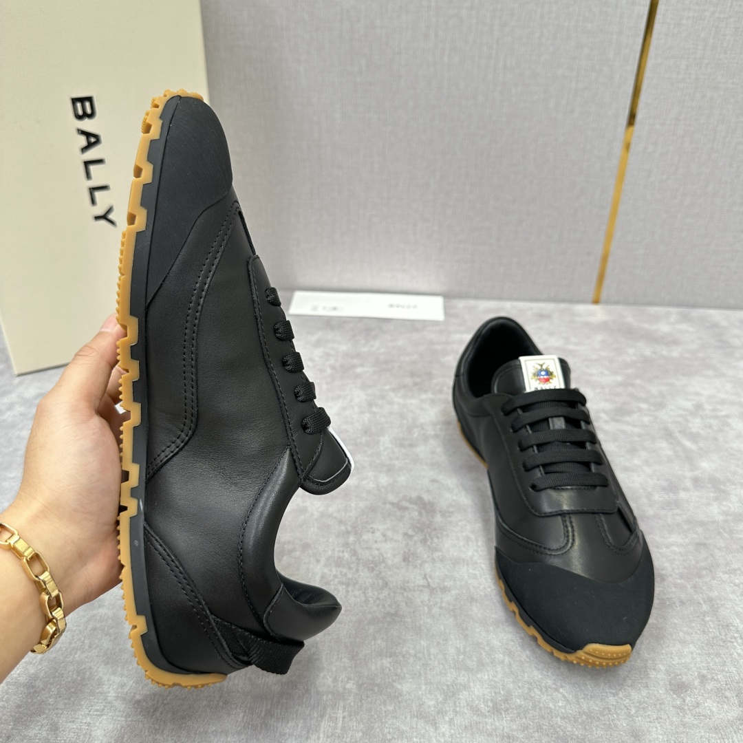💋💍BL新品 Bal*y  巴-利全新登山运动鞋，早于官方款，全新设计轻便运动款式，是该品牌格外一新的设