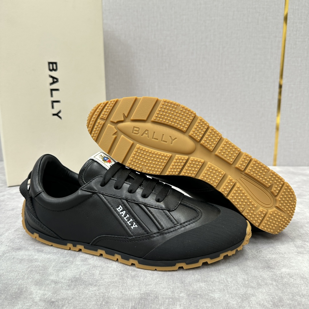 💋💍BL新品 Bal*y  巴-利全新登山运动鞋，早于官方款，全新设计轻便运动款式，是该品牌格外一新的设