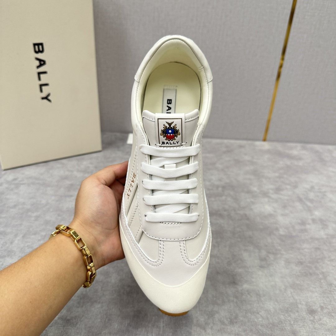 💋💍BL新品 Bal*y  巴-利全新登山运动鞋，早于官方款，全新设计轻便运动款式，是该品牌格外一新的设