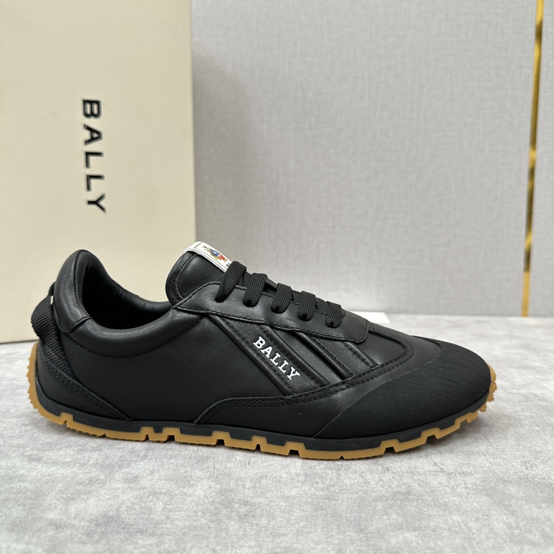 💋💍BL新品 Bal*y  巴-利全新登山运动鞋，早于官方款，全新设计轻便运动款式，是该品牌格外一新的设