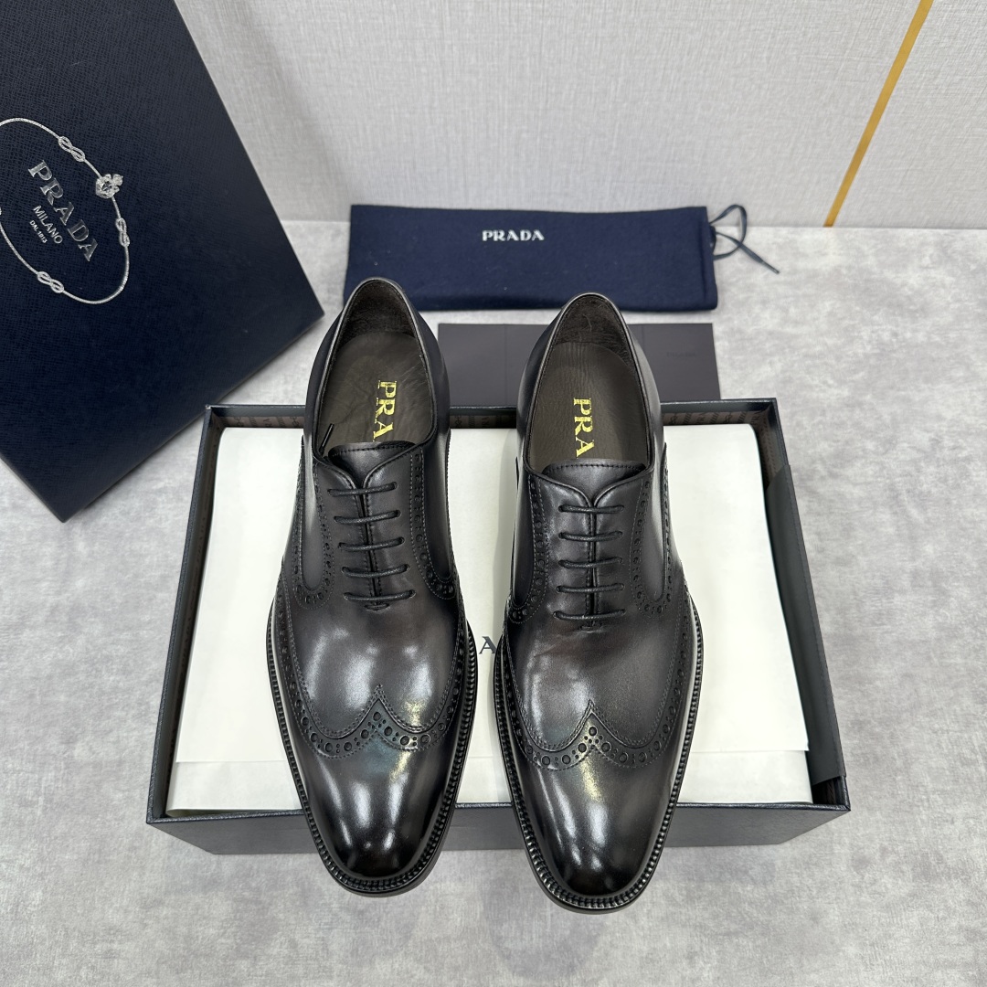 💋💍P家新品 Prad* 普-拉-达 男士正装🤵布洛克皮鞋   鞋面采用进口小牛皮皮胚手工擦色打造，皮质