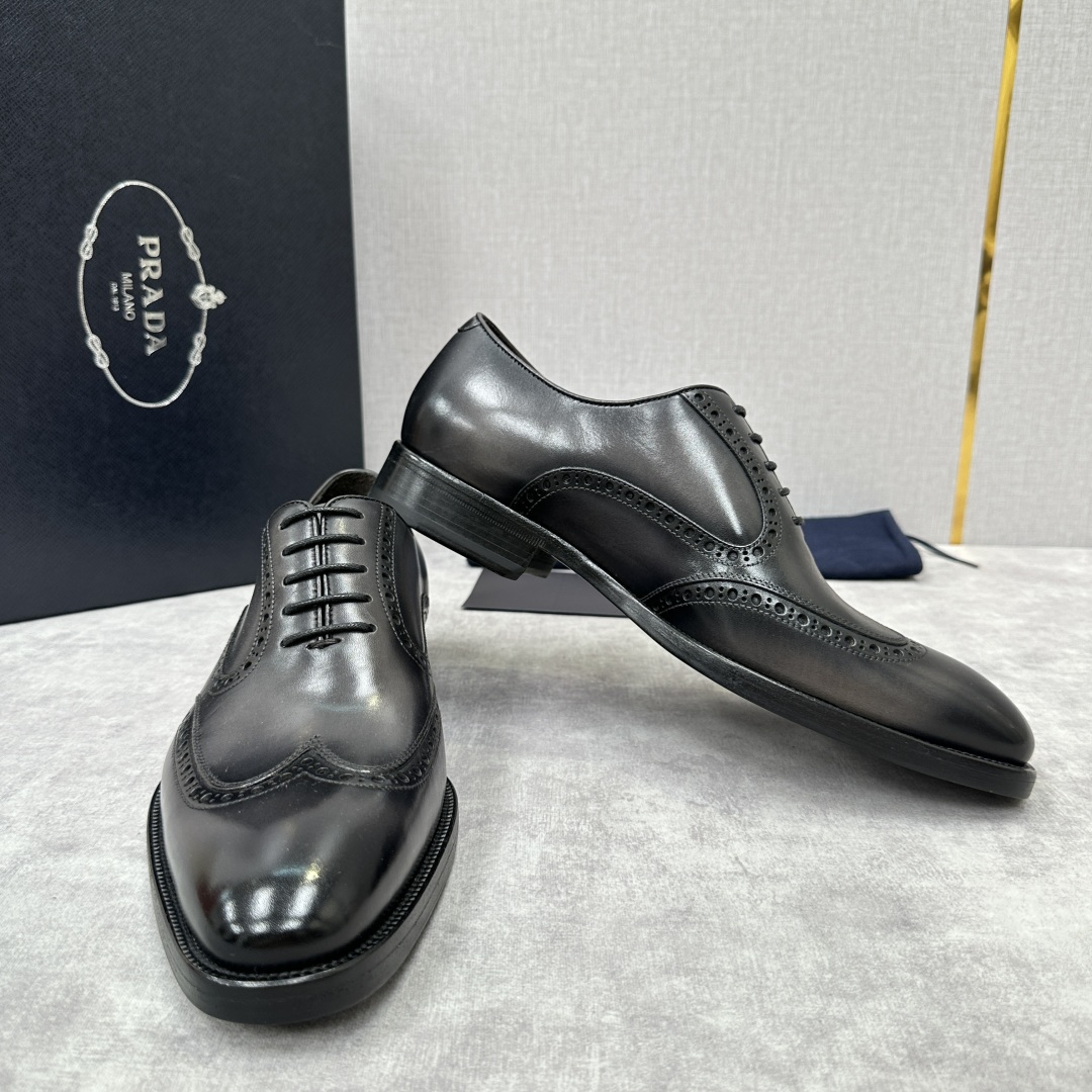 💋💍P家新品 Prad* 普-拉-达 男士正装🤵布洛克皮鞋   鞋面采用进口小牛皮皮胚手工擦色打造，皮质