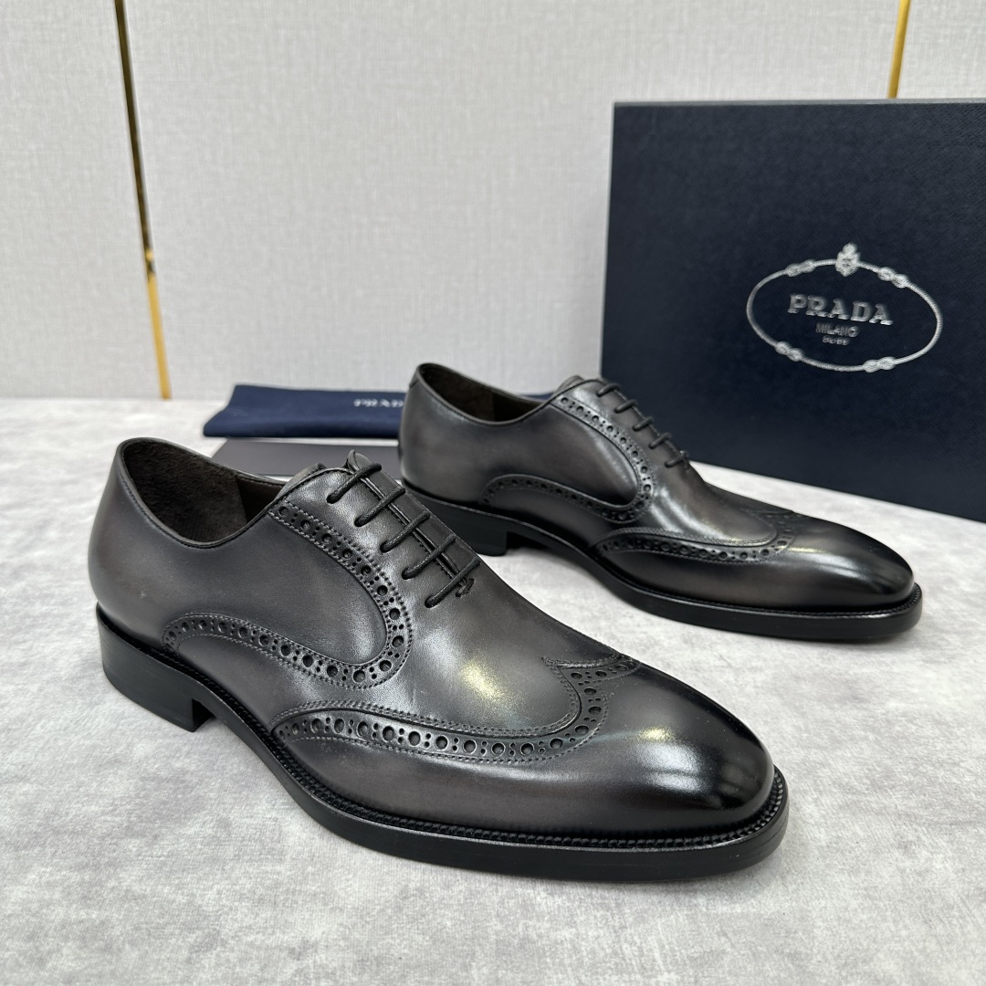 💋💍P家新品 Prad* 普-拉-达 男士正装🤵布洛克皮鞋   鞋面采用进口小牛皮皮胚手工擦色打造，皮质