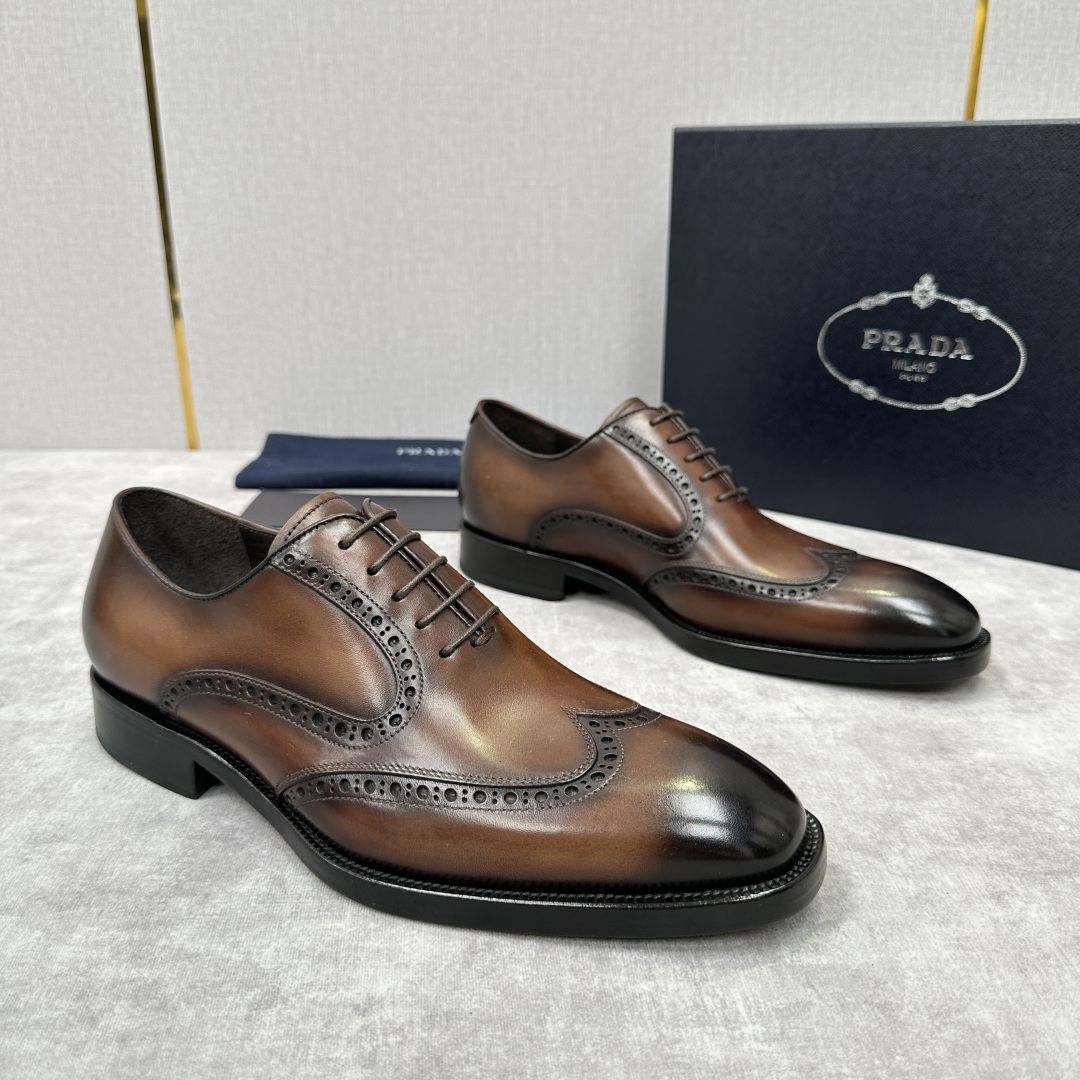 💋💍P家新品 Prad* 普-拉-达 男士正装🤵布洛克皮鞋   鞋面采用进口小牛皮皮胚手工擦色打造，皮质