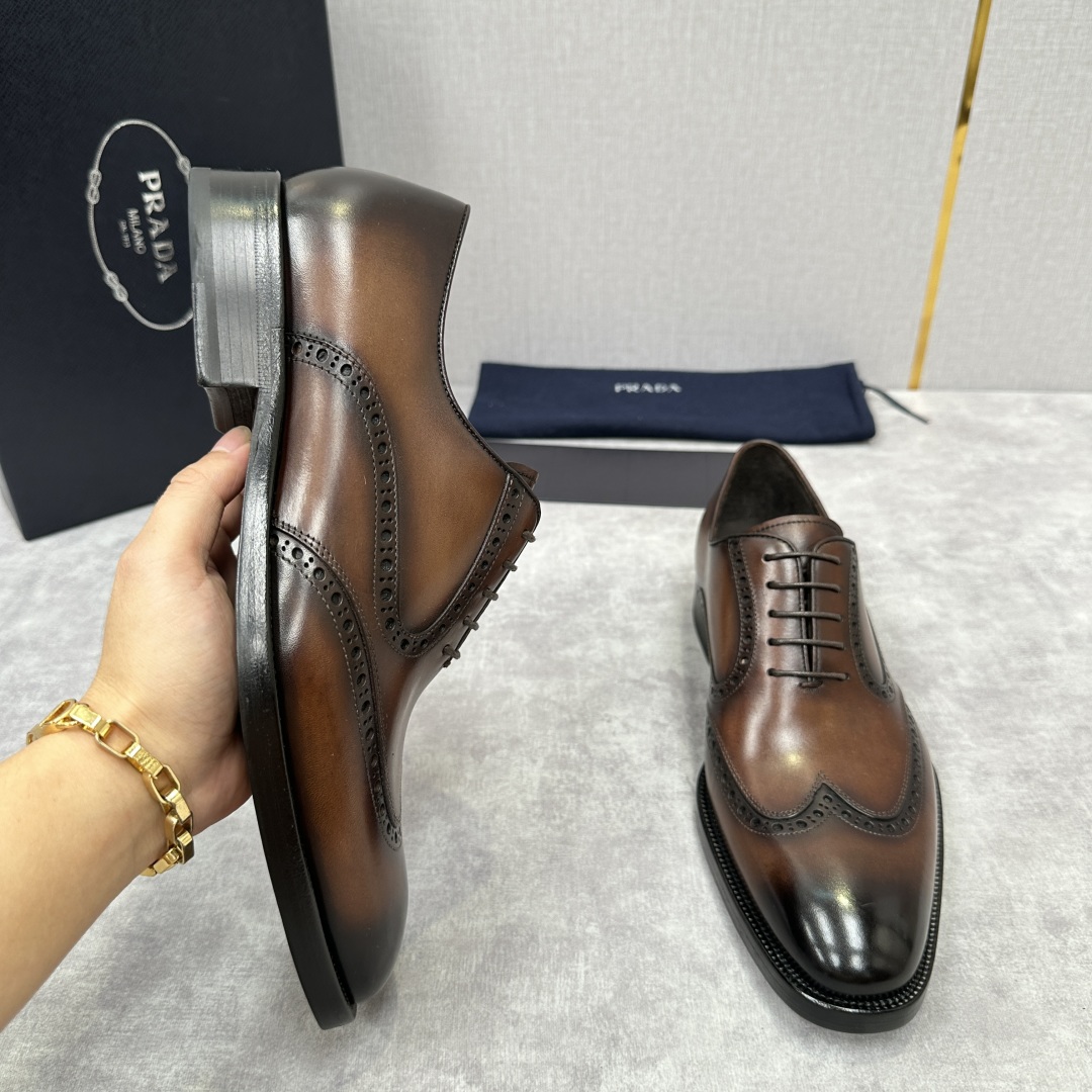 💋💍P家新品 Prad* 普-拉-达 男士正装🤵布洛克皮鞋   鞋面采用进口小牛皮皮胚手工擦色打造，皮质
