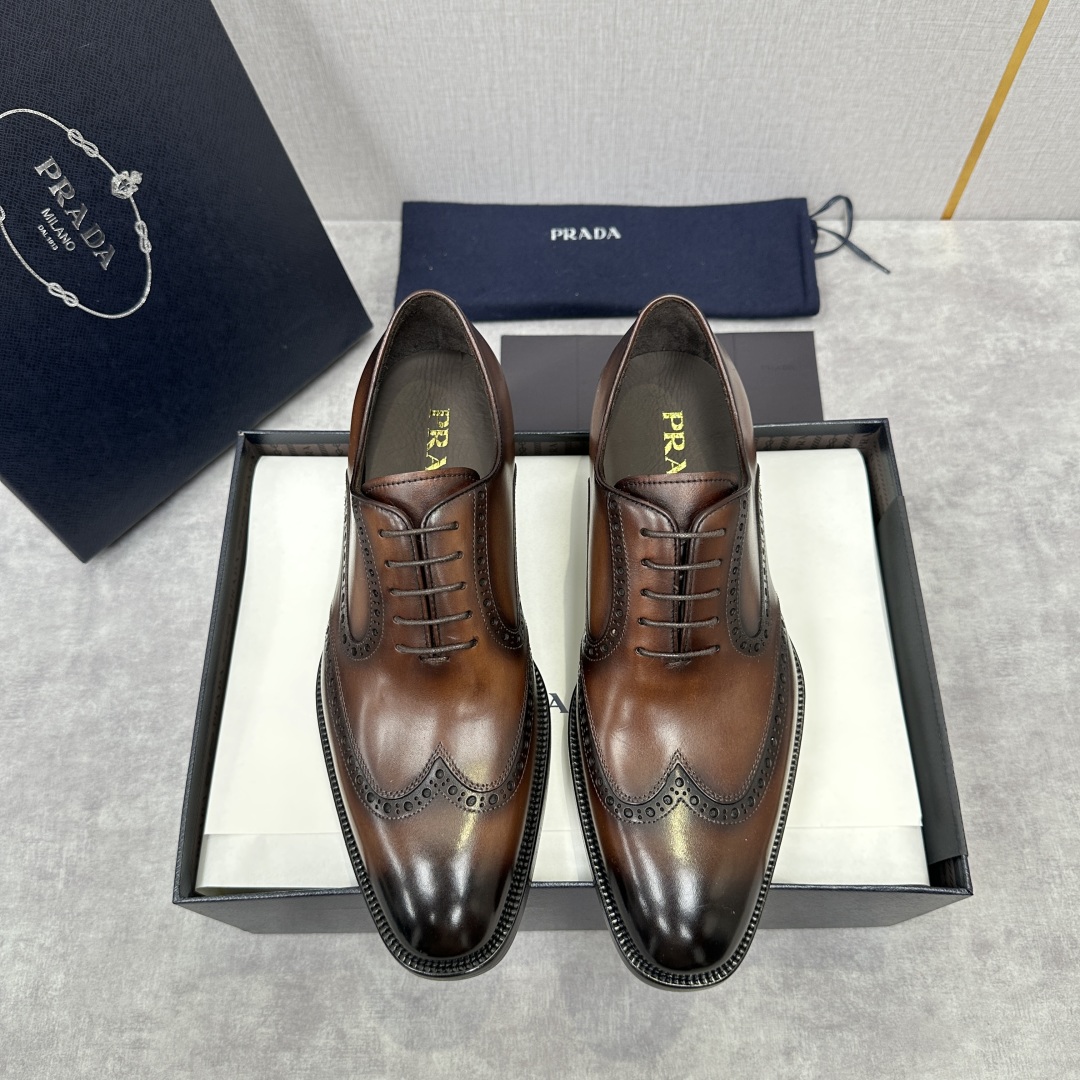 💋💍P家新品 Prad* 普-拉-达 男士正装🤵布洛克皮鞋   鞋面采用进口小牛皮皮胚手工擦色打造，皮质