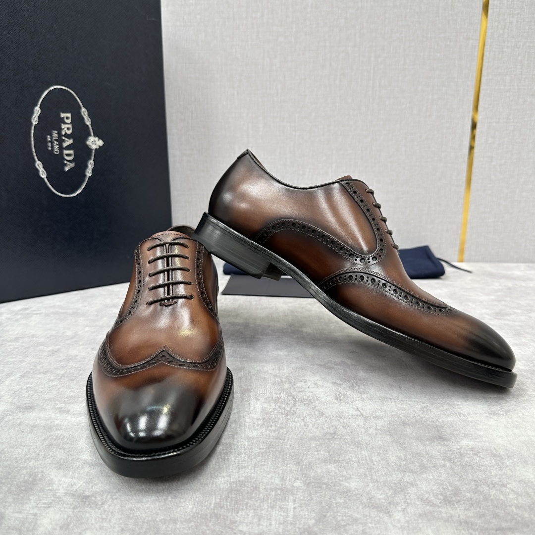 💋💍P家新品 Prad* 普-拉-达 男士正装🤵布洛克皮鞋   鞋面采用进口小牛皮皮胚手工擦色打造，皮质