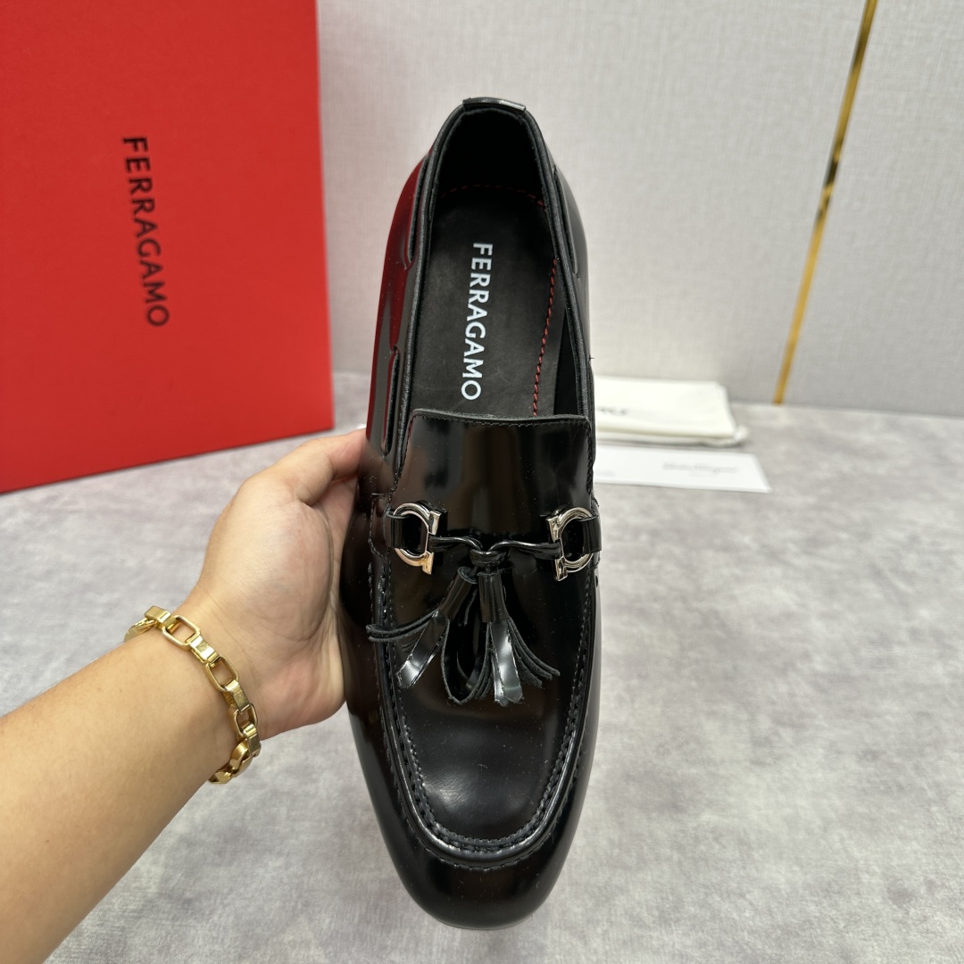 💋💍 SF 菲拉** 专柜同步新款 男士便鞋 可休闲可正装莫卡辛乐福皮鞋  经典造型体现正装时髦魅力，全