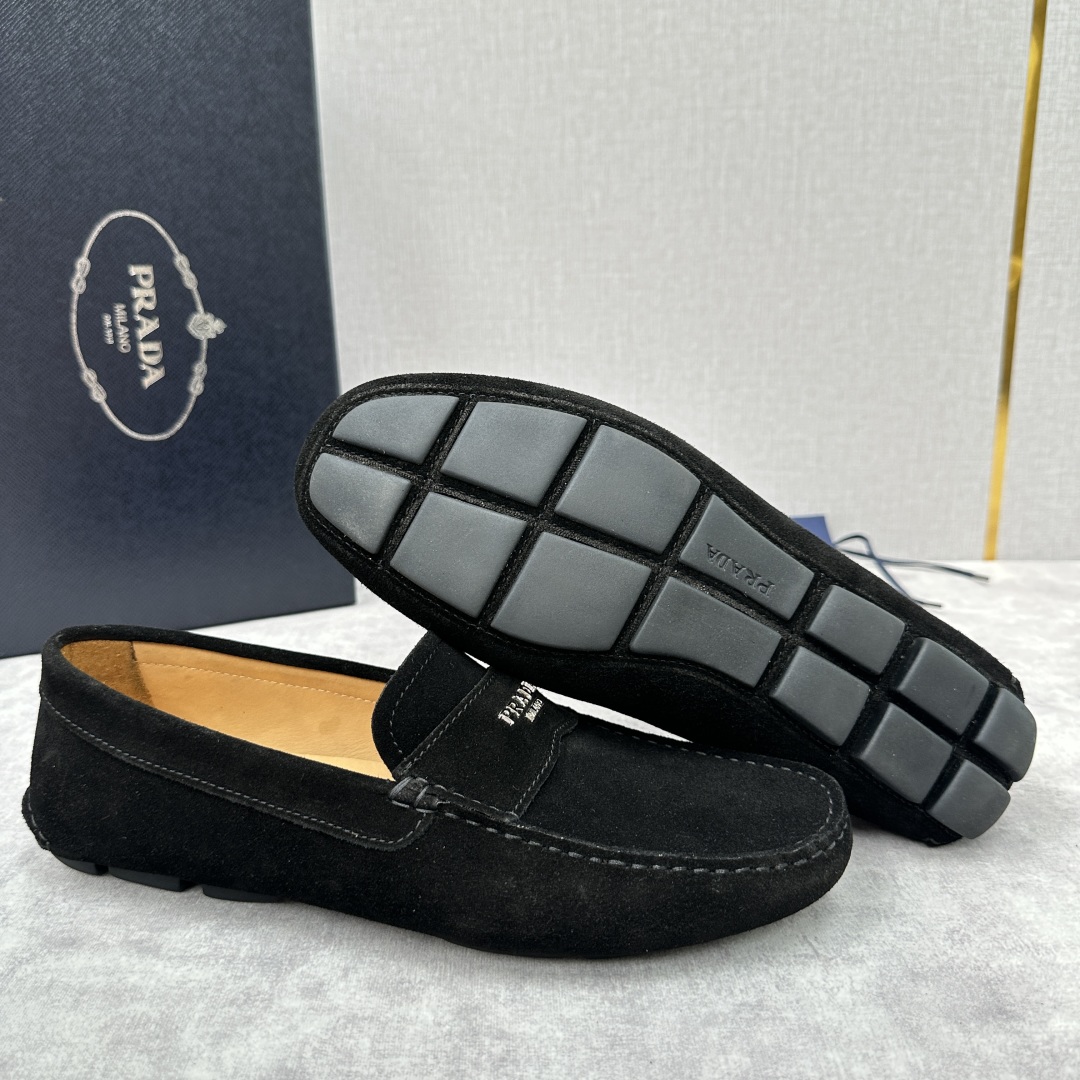 💋💍PRAD*/普拉-达 P家新品Saffiano 皮革乐福鞋 这款驾车鞋以柔软金丝光反毛皮制成，内里小