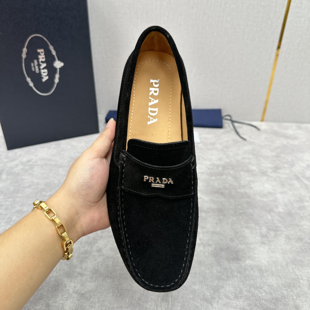 💋💍PRAD*/普拉-达 P家新品Saffiano 皮革乐福鞋 这款驾车鞋以柔软金丝光反毛皮制成，内里小