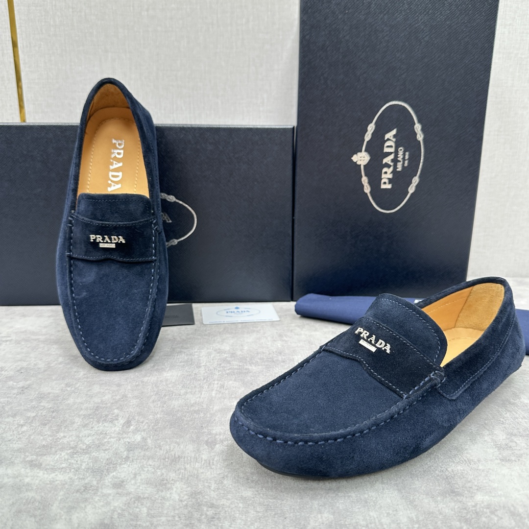 💋💍PRAD*/普拉-达 P家新品Saffiano 皮革乐福鞋 这款驾车鞋以柔软金丝光反毛皮制成，内里小