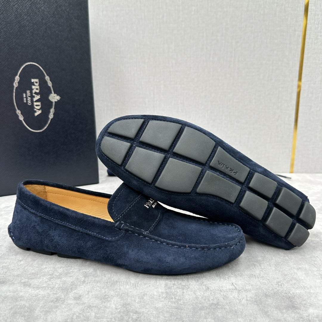 💋💍PRAD*/普拉-达 P家新品Saffiano 皮革乐福鞋 这款驾车鞋以柔软金丝光反毛皮制成，内里小