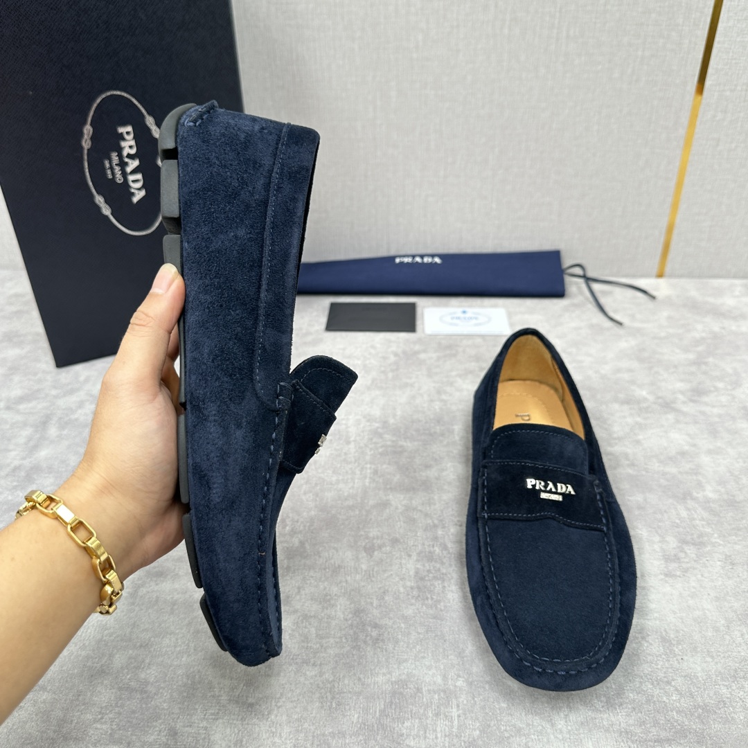 💋💍PRAD*/普拉-达 P家新品Saffiano 皮革乐福鞋 这款驾车鞋以柔软金丝光反毛皮制成，内里小