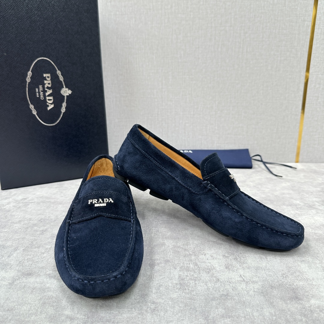 💋💍PRAD*/普拉-达 P家新品Saffiano 皮革乐福鞋 这款驾车鞋以柔软金丝光反毛皮制成，内里小