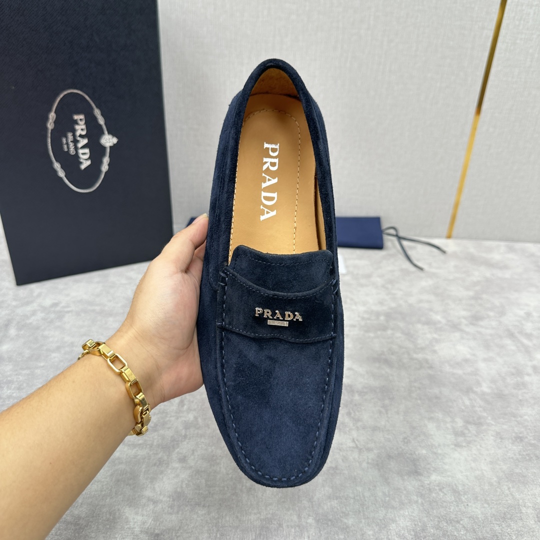 💋💍PRAD*/普拉-达 P家新品Saffiano 皮革乐福鞋 这款驾车鞋以柔软金丝光反毛皮制成，内里小