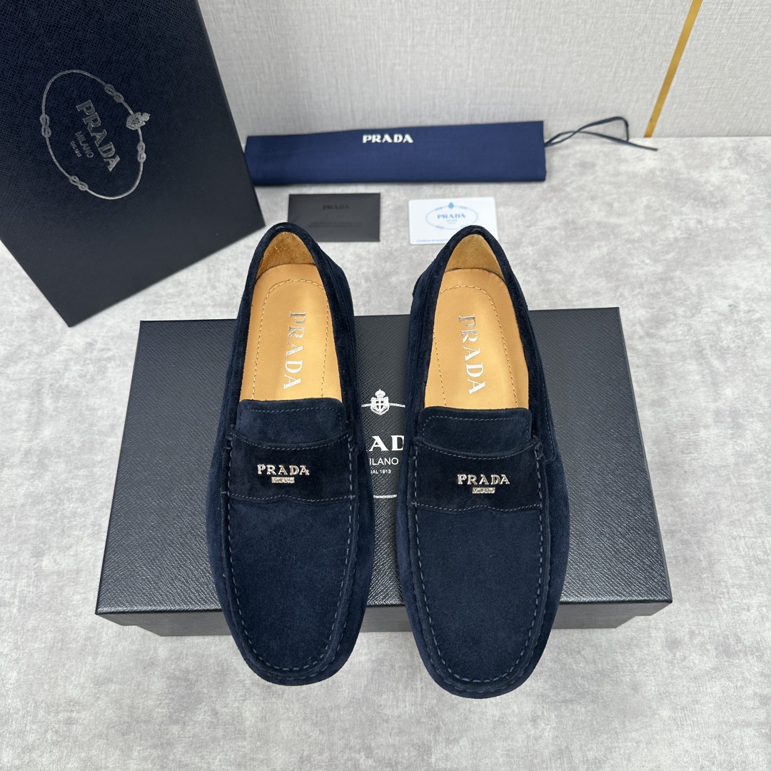 💋💍PRAD*/普拉-达 P家新品Saffiano 皮革乐福鞋 这款驾车鞋以柔软金丝光反毛皮制成，内里小