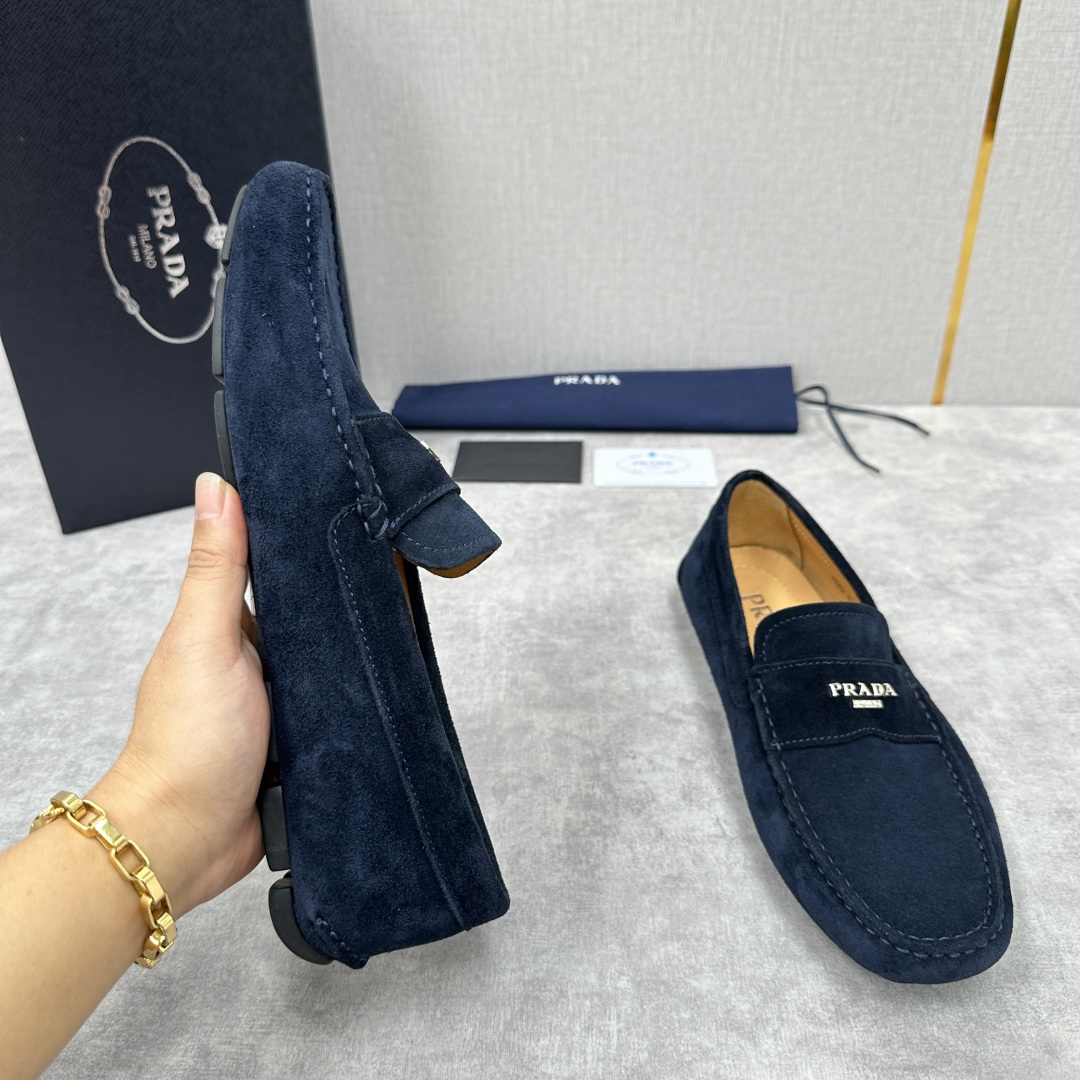 💋💍PRAD*/普拉-达 P家新品Saffiano 皮革乐福鞋 这款驾车鞋以柔软金丝光反毛皮制成，内里小